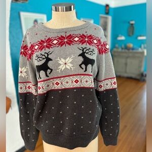 Cozy gently worn men’s holiday sweater.